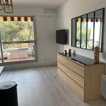 Apartment Bright In With Swimming Pool