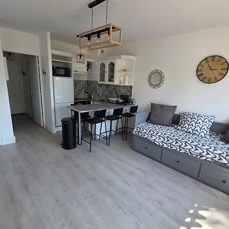 Bright In With Swimming Pool *