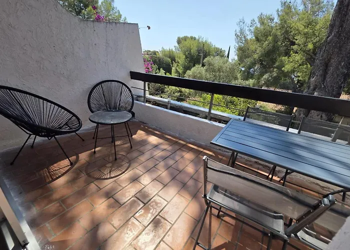 Lägenhet Bright In With Swimming Pool *