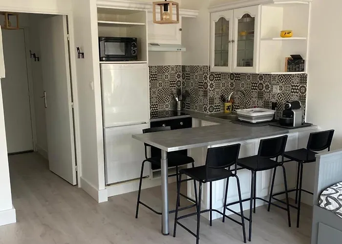 Bright In With Swimming Pool *