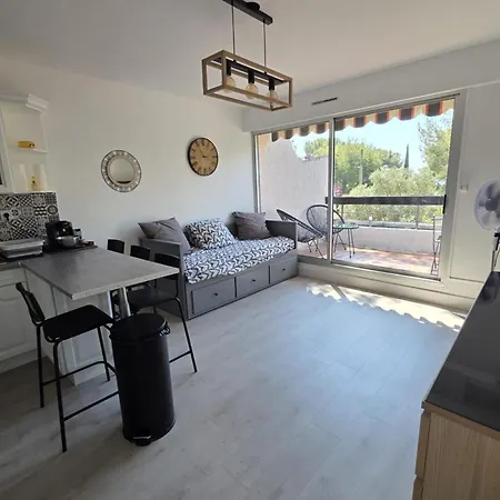 Bright In With Swimming Pool *