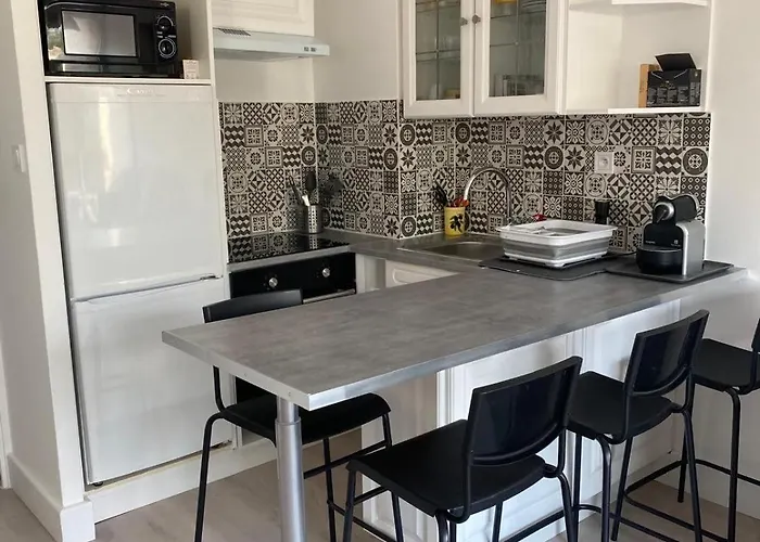 Bright In With Swimming Pool *