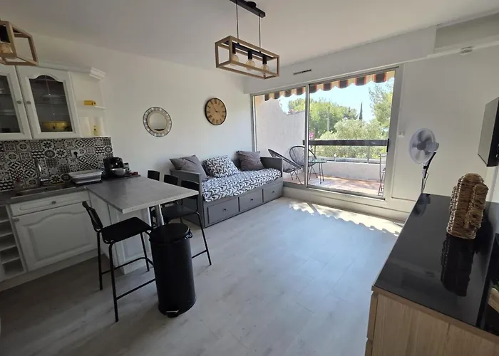 Bright In With Swimming Pool *