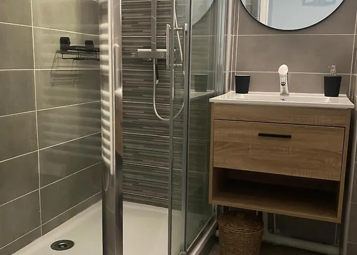 Bright In With Swimming Pool ラシオタ